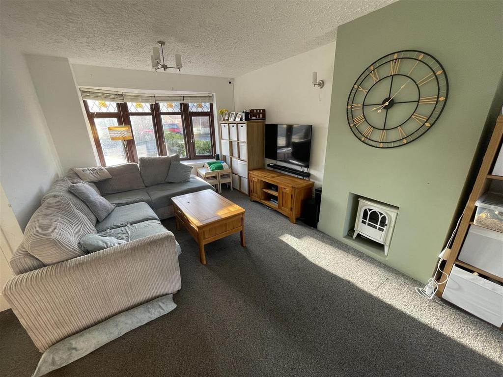 Berwyn Way, Nuneaton 3 bed semidetached house £235,000