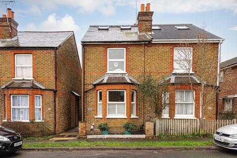 32 Andrews Close, Epsom, KT17 4EX