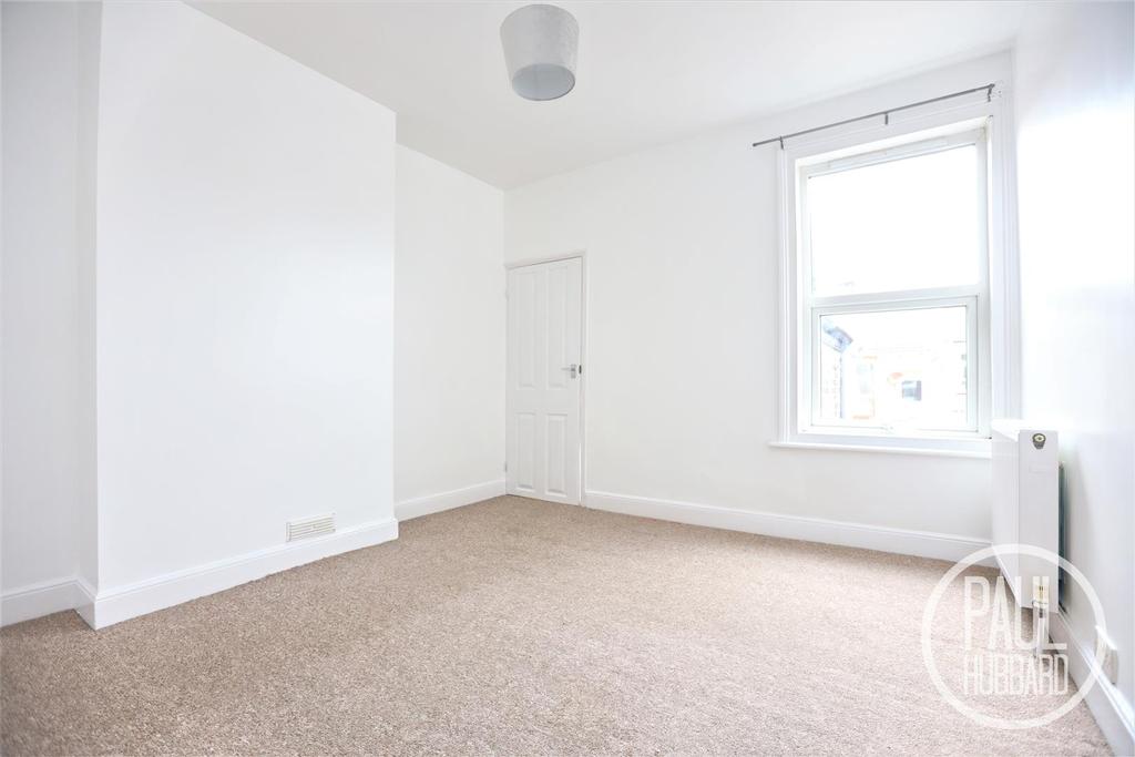 Edinburgh Road, Lowestoft, Suffolk 3 bed terraced house £725 pcm (£