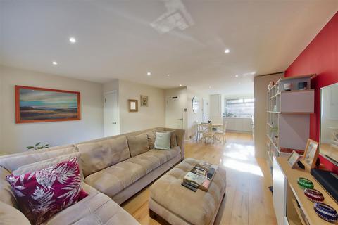 14 Cambridge Close, London, SW20 0PT
