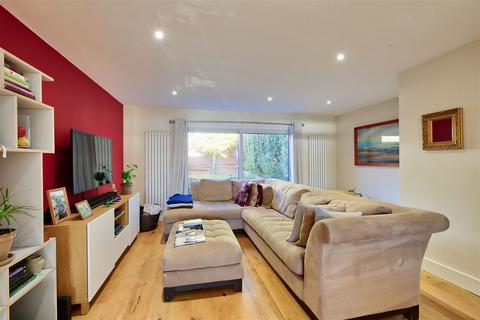 14 Cambridge Close, London, SW20 0PT