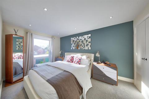 14 Cambridge Close, London, SW20 0PT