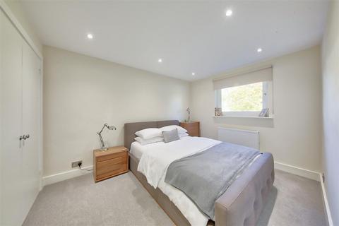 14 Cambridge Close, London, SW20 0PT