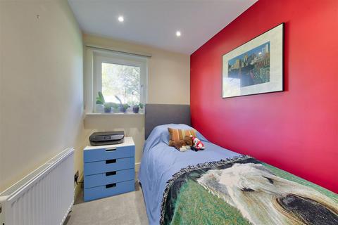 14 Cambridge Close, London, SW20 0PT