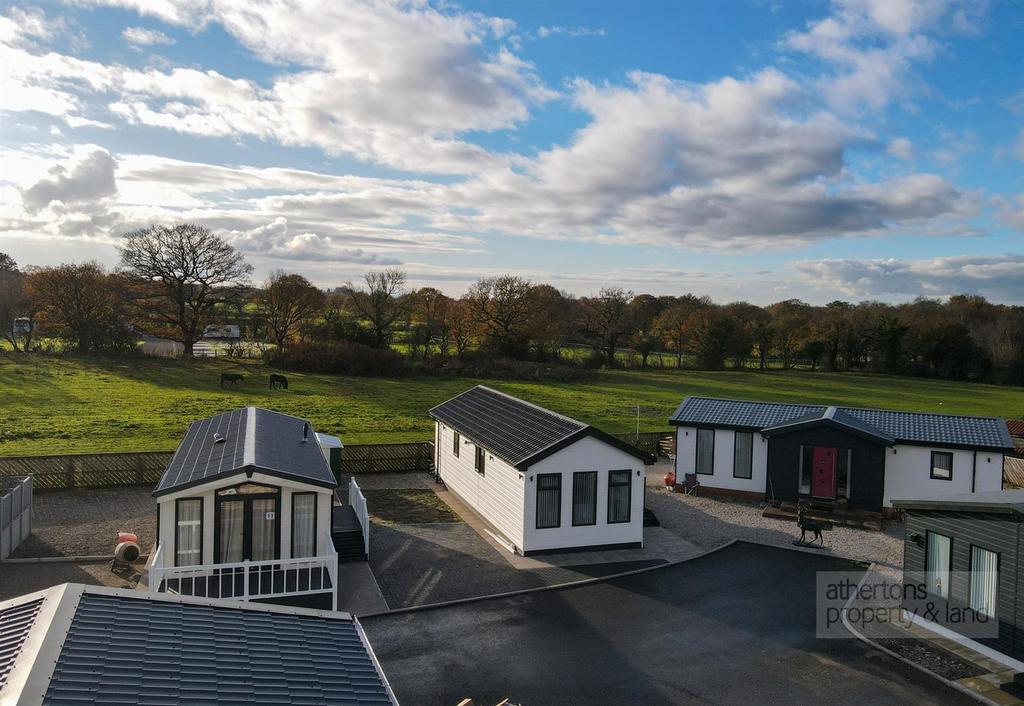 Ledale Mobile Home Park, Clayton Le... 2 bed park home £69,995