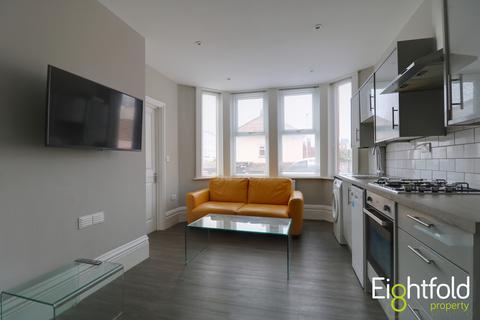 3 bedroom ground floor flat to rent, Arundel Street, Brighton