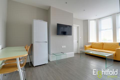 3 bedroom ground floor flat to rent, Arundel Street, Brighton