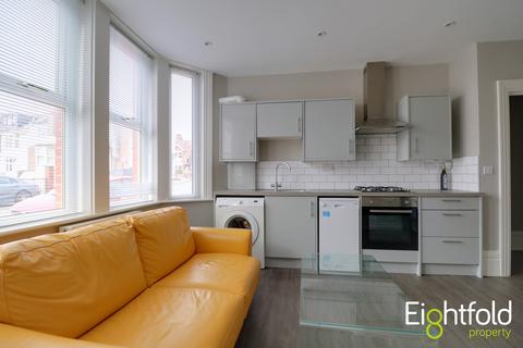 3 bedroom ground floor flat to rent, Arundel Street, Brighton
