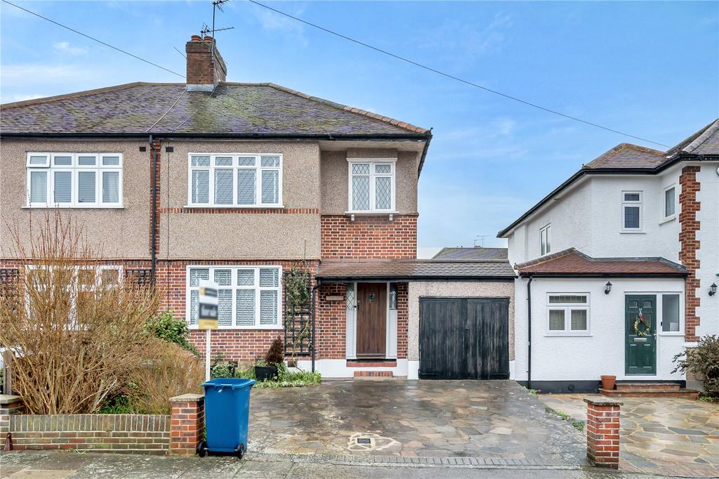 Tewkesbury Avenue, Pinner, HA5 4 bed semidetached house for sale £