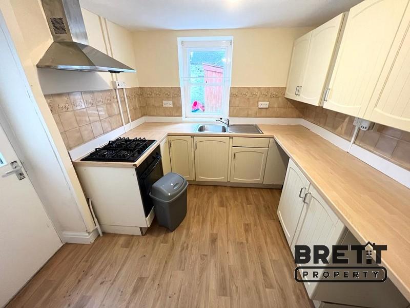 Trafalgar Road, Milford Haven... 2 bed terraced house £650 pcm (£150 pw)