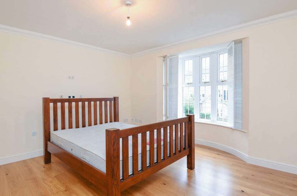 St. Martins Lane Beckenham BR3 3 bed house £2,600 pcm (£600 pw)