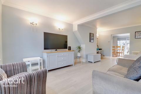 20 Cross Road, Mawneys, Romford, RM7 8AT