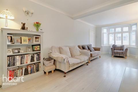 20 Cross Road, Mawneys, Romford, RM7 8AT