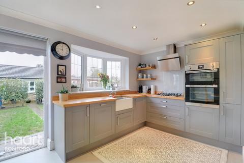 20 Cross Road, Mawneys, Romford, RM7 8AT
