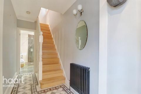 20 Cross Road, Mawneys, Romford, RM7 8AT