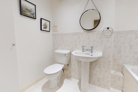 2 bedroom flat to rent, Chatsworth Square, Hove, BN3
