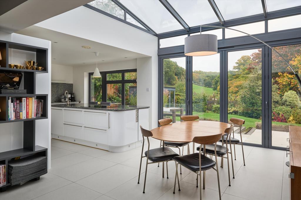 Hammer Vale, Haslemere, Surrey, GU27. 4 bed house £1,100,000