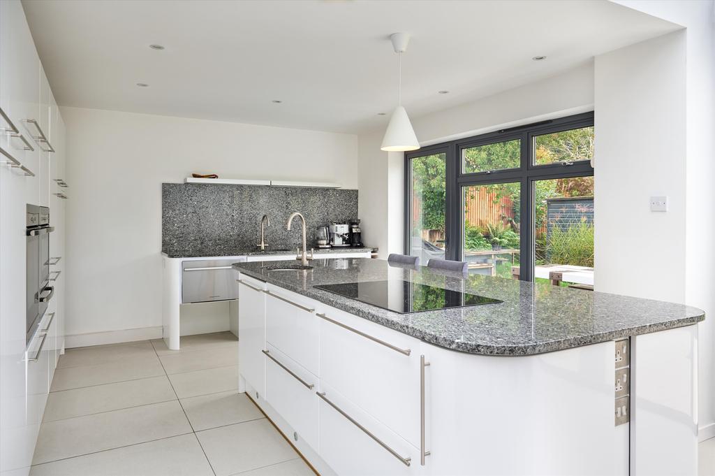 Hammer Vale, Haslemere, Surrey, GU27. 4 bed house £1,100,000