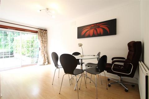 3 West Hill Way, London, N20 8QX