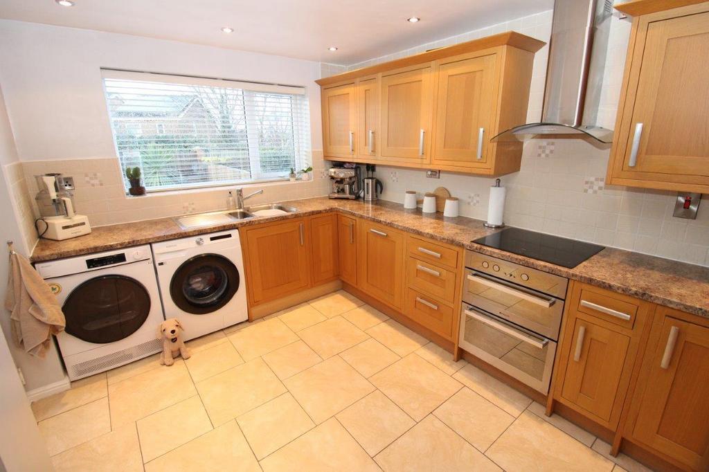 Ripley Grove, Redbrook, Barnsley 4 bed detached house £339,500