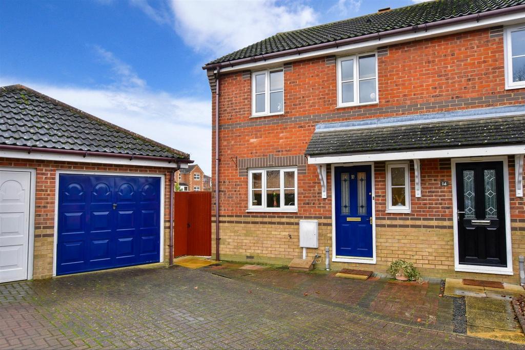 Holmes Close, High Halstow... 3 bed semidetached house £325,000