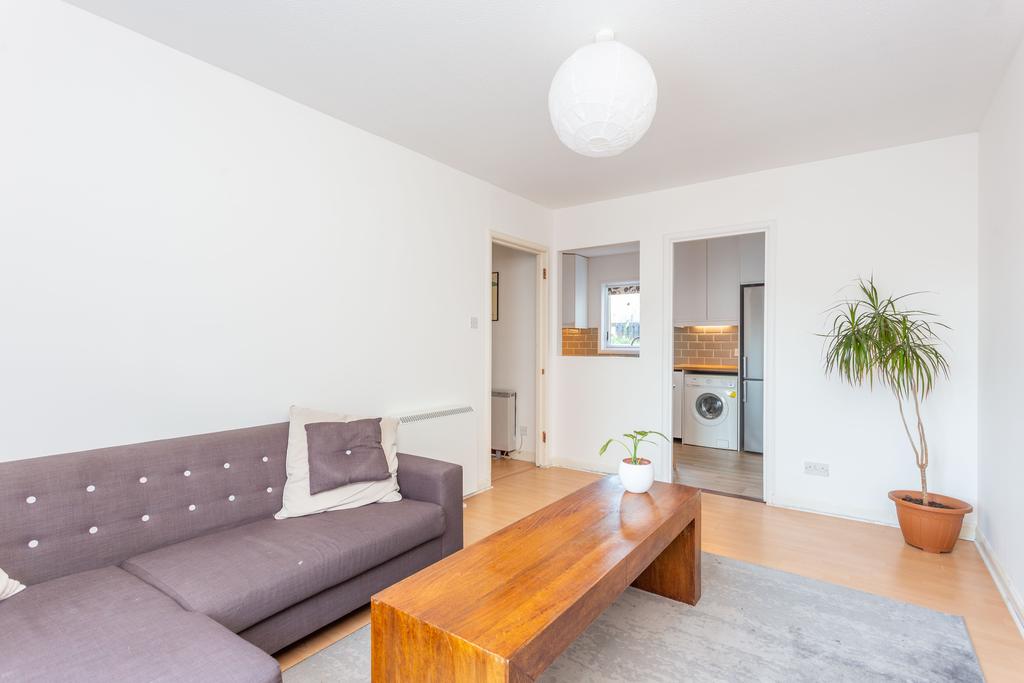 3a, Market Street, Musselburgh, EH21 6PS 2 bed ground floor flat £40,000