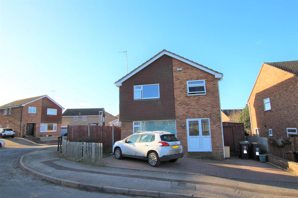 Mallard Close, Thrapston NN14 4 bed detached house £1,500 pcm (£346 pw)