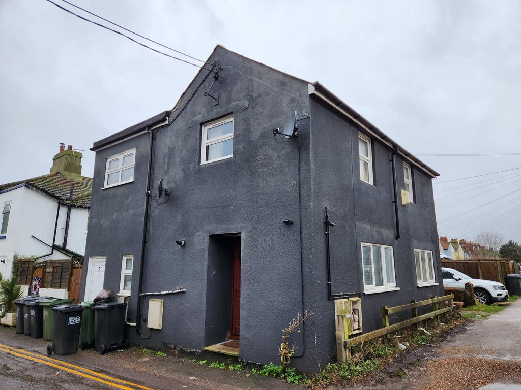 Cross Street, Polegate, BN26 1 bed flat £700 pcm (£162 pw)