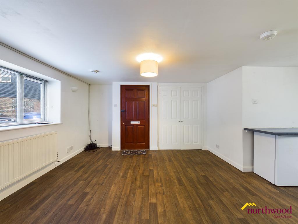 Cross Street, Polegate, BN26 1 bed flat £700 pcm (£162 pw)