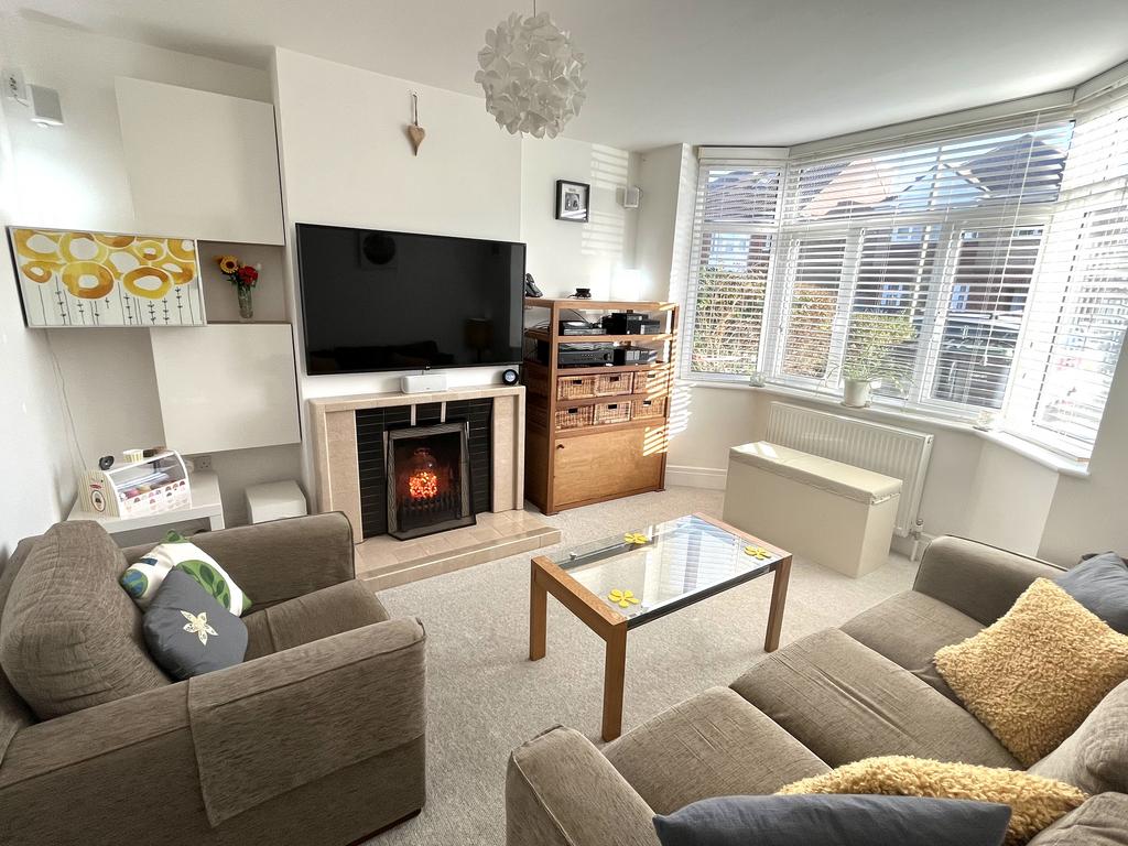 Charlesbury Avenue, Gosport PO12 3 bed semidetached house £385,000