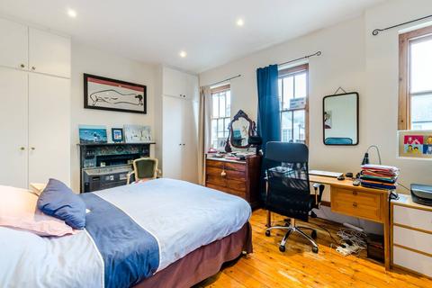 3 bedroom house to rent - Racton Road, Fulham, London, SW6