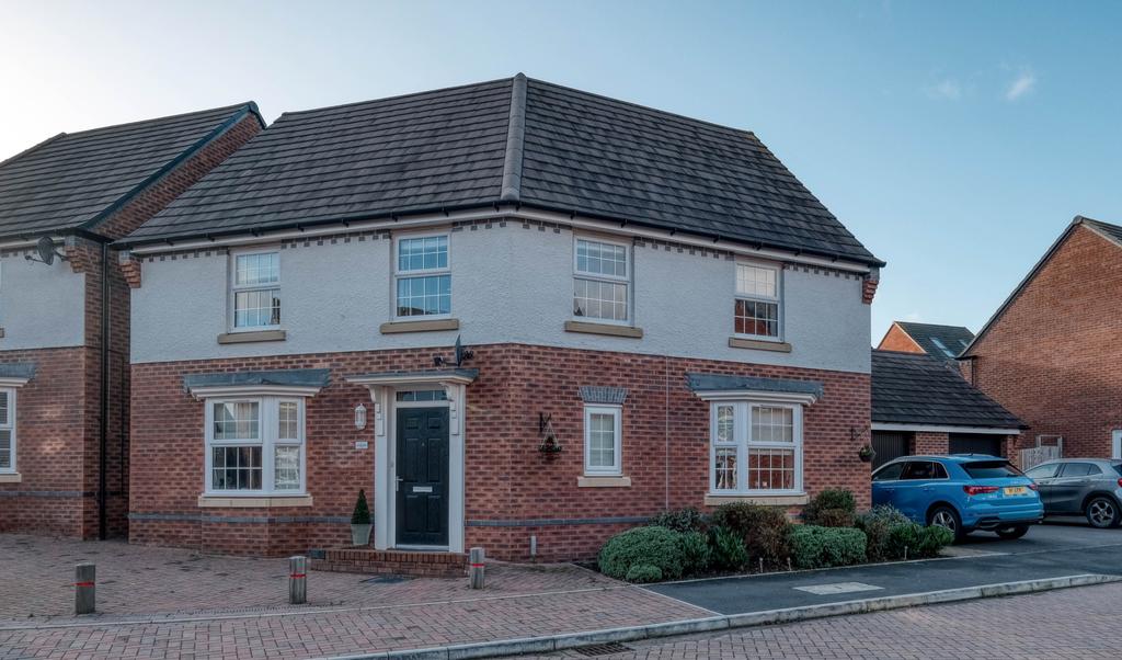 Mortimer Way, Norton, Bromsgrove, B61... 4 bed detached house £450,000