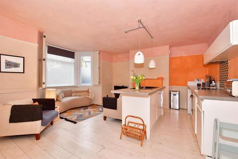 2 bedroom flat for sale - Canterbury Road, Westbrook, Margate, Kent