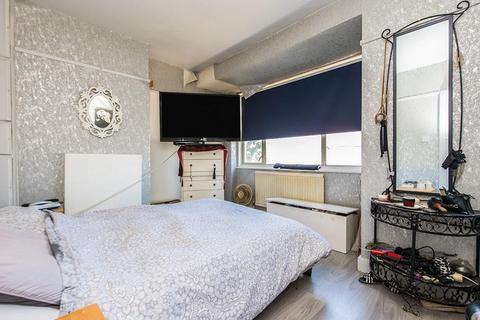 44 Rollesby Road, Chessington, KT9 2BZ