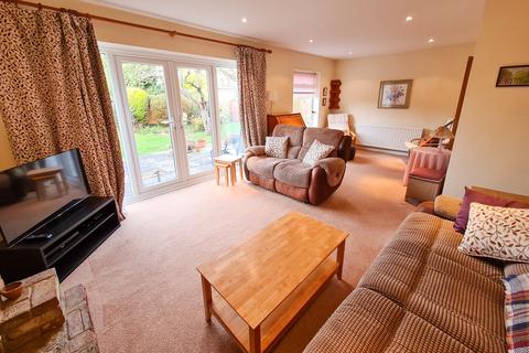 82 Ouseley Road, Wraysbury, Staines-upon-thames, TW19 5JH