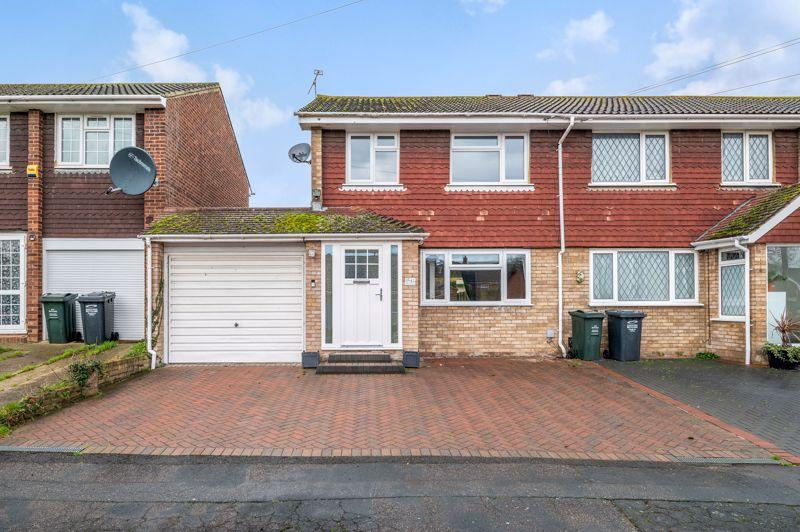 Faesten Way, Joydens Wood, Bexley 3 bed semidetached house £1,800 pcm (£415 pw)