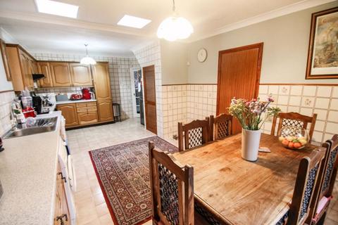 3 bedroom semi-detached house to rent, Pinner Road, Northwood