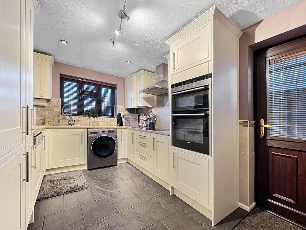 Bridport Way, Braintree, CM7 4 bed detached house for sale £475,000