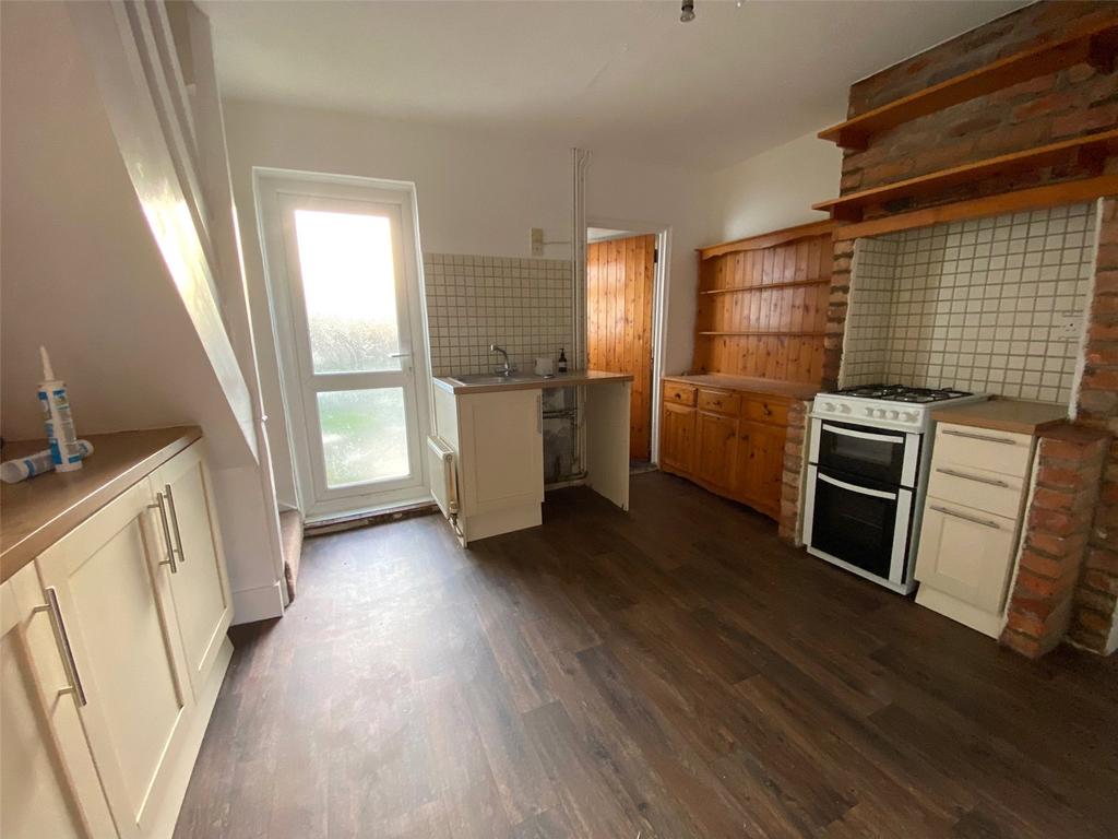 Beaver Road, Ashford, Kent, TN23 2 bed terraced house - £895 pcm (£207 pw)