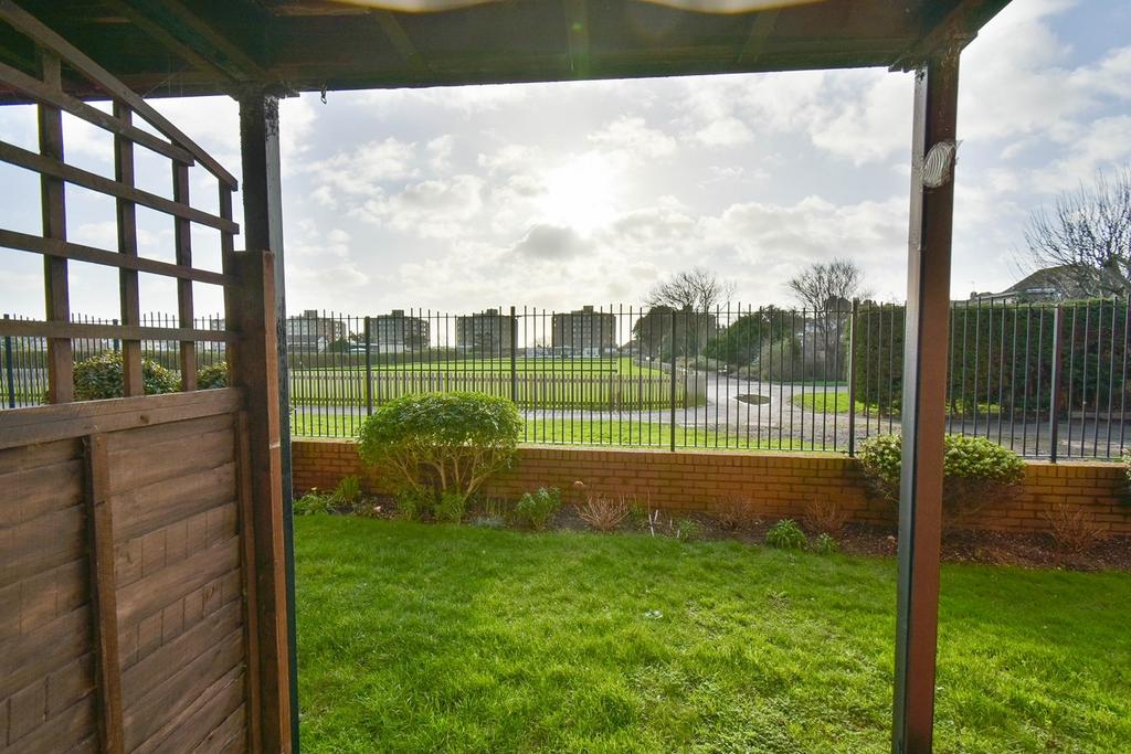 Cooden Drive, BexhillonSea, TN39 2 bed retirement property for sale