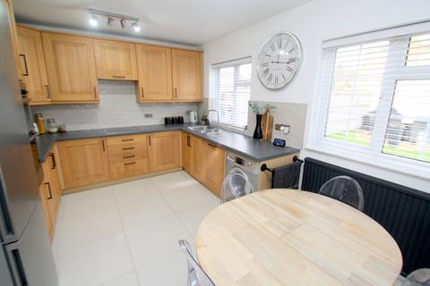 3 bedroom end of terrace house for sale, Garrick Close, Staines-upon-Thames, TW18