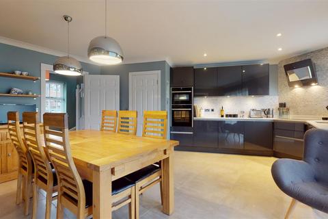 20 Clegg Square, Shenley Lodge, Milton Keynes, MK5 7HG