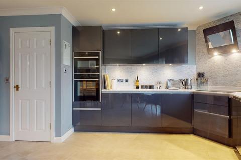 20 Clegg Square, Shenley Lodge, Milton Keynes, MK5 7HG