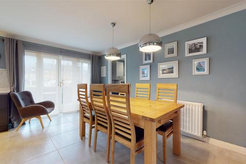 20 Clegg Square, Shenley Lodge, Milton Keynes, MK5 7HG