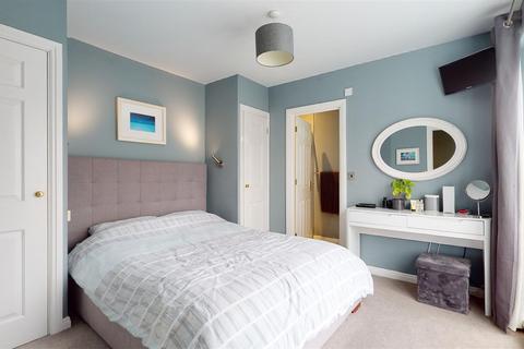 20 Clegg Square, Shenley Lodge, Milton Keynes, MK5 7HG