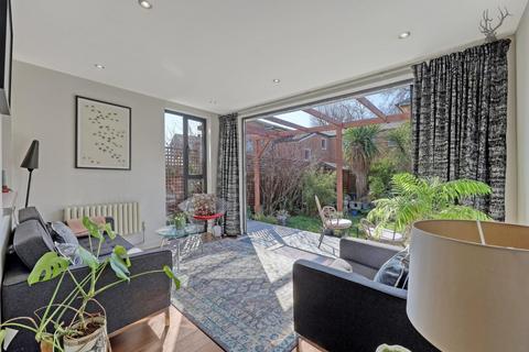 2 bedroom house for sale, White Horse Lane, Stepney Green