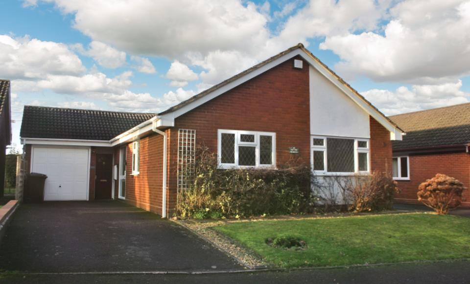 Hyperion Drive, Penn, Wolverhampton 3 bed bungalow £1,200 pcm (£277 pw)