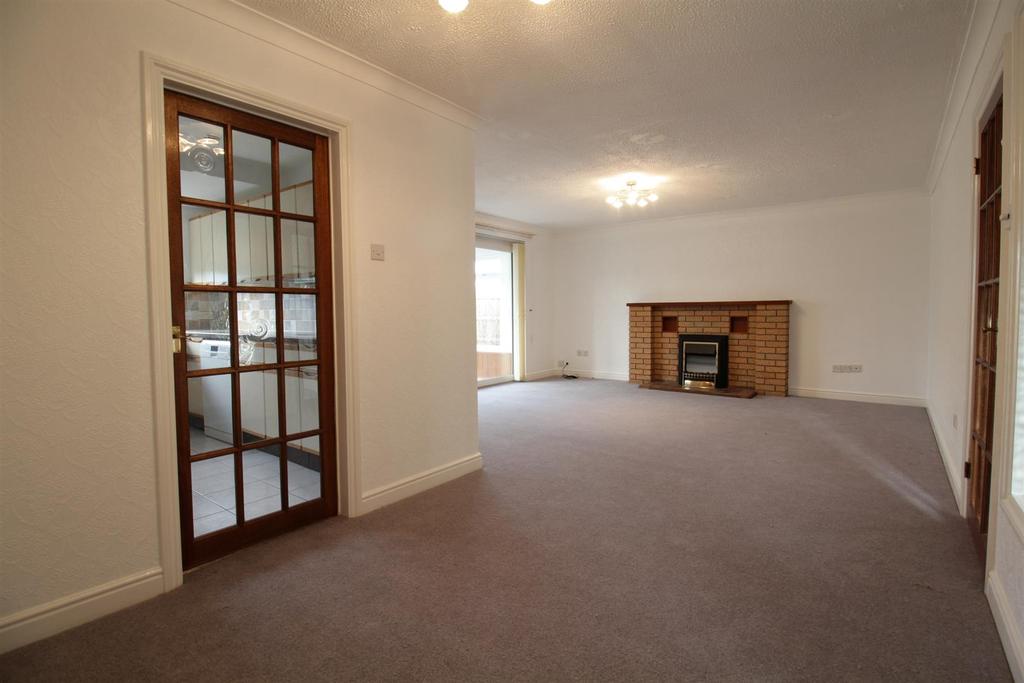 Hyperion Drive, Penn, Wolverhampton 3 bed bungalow £1,200 pcm (£277 pw)