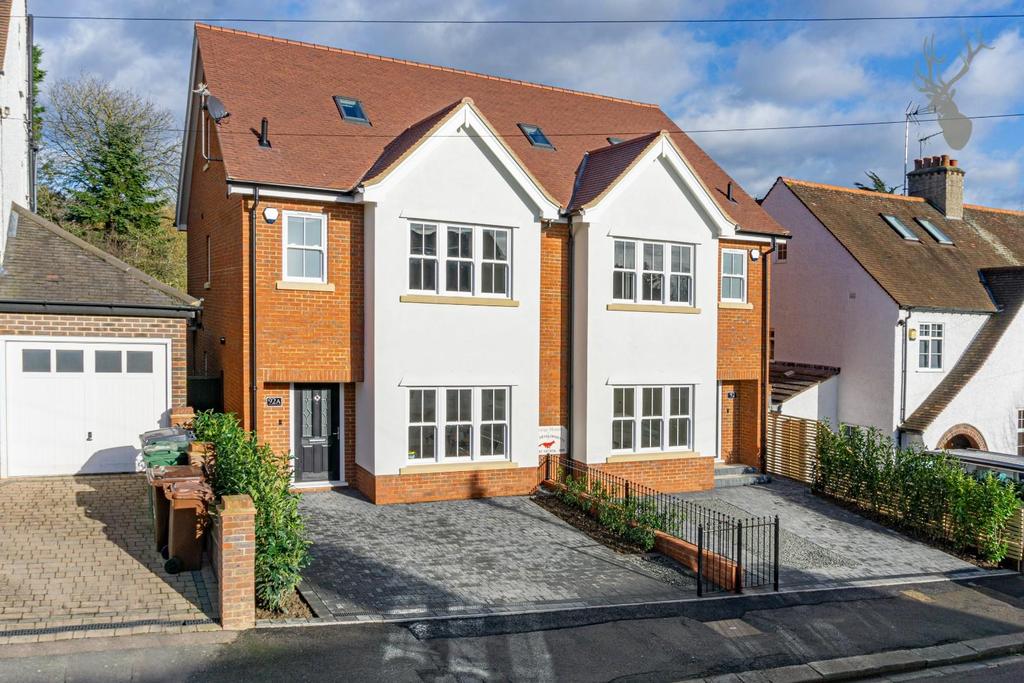 Connaught Avenue, London 4 bed house £1,250,000