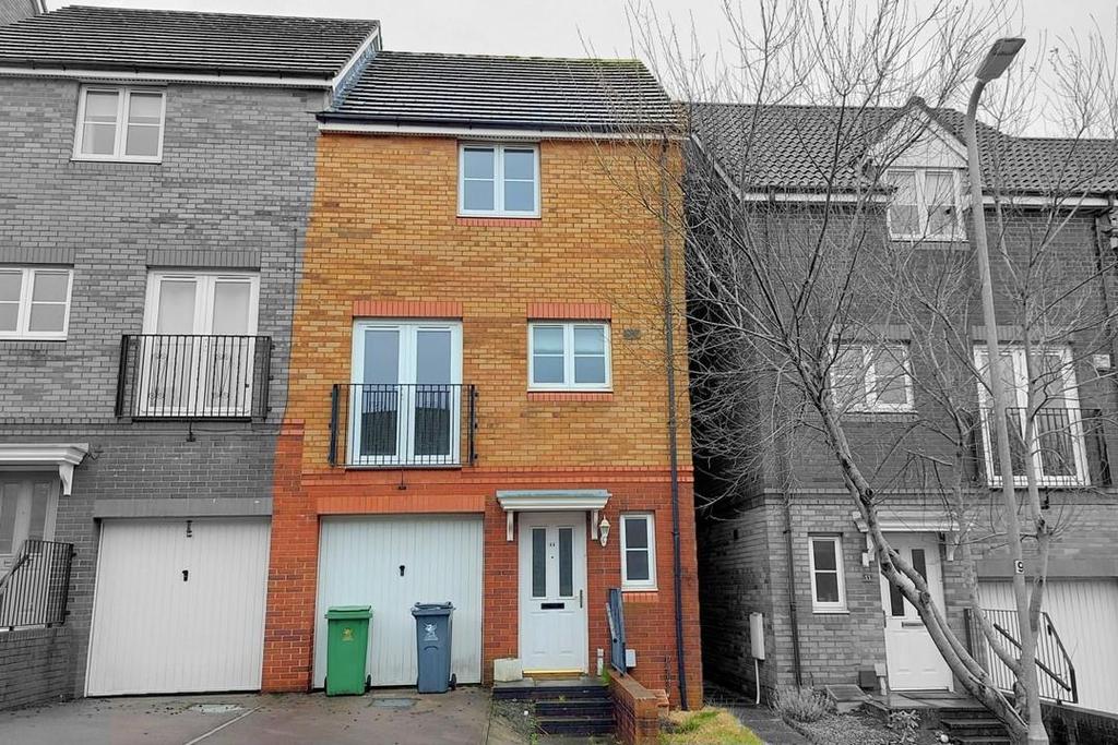 Cottingham Drive, Pontprennau, Cardiff 3 bed semidetached house £